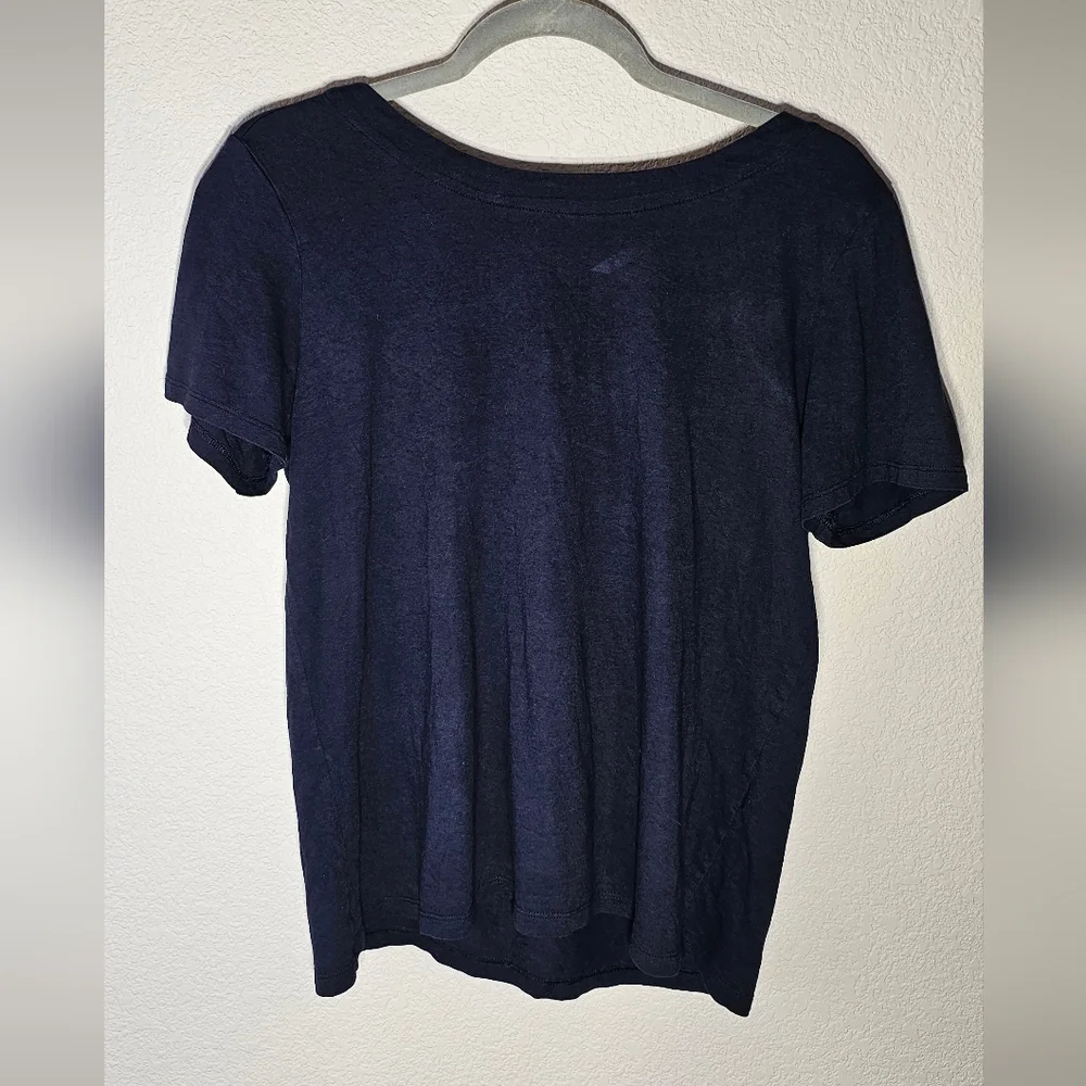 Chic Navy Blue Banana Republic Women's Medium Top with Back Bow – Short Sleeve - Picture 3 of 6